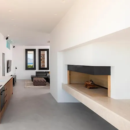 Sleeps 10 With Pool Air Con And Wifi Sutivan