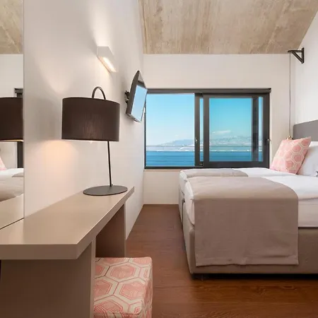 Sleeps 10 With Pool Air Con And Wifi Villa Sutivan