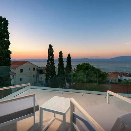 Villa Sleeps 10 With Pool Air Con And Wifi