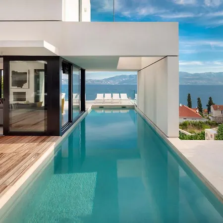 Villa Sleeps 10 With Pool Air Con And Wifi Sutivan