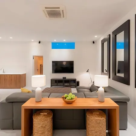Sleeps 10 With Pool Air Con And Wifi Villa