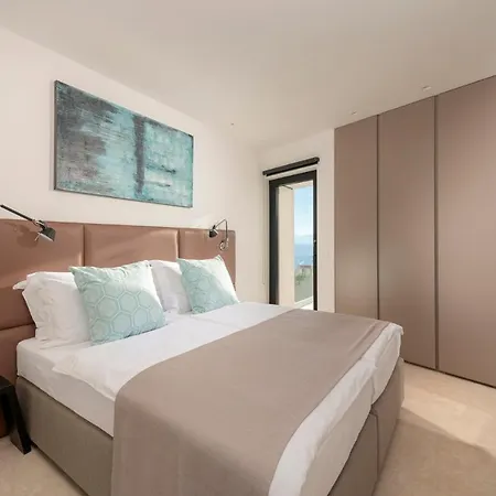 Sleeps 10 With Pool Air Con And Wifi