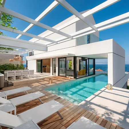 Villa Sleeps 10 With Pool Air Con And Wifi